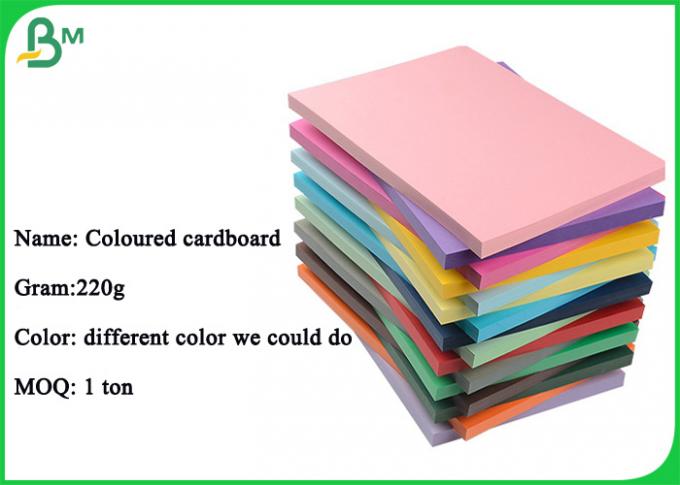 El FSC aprobó la hoja coloreada rosada verde de la cartulina 200gr para la impresión