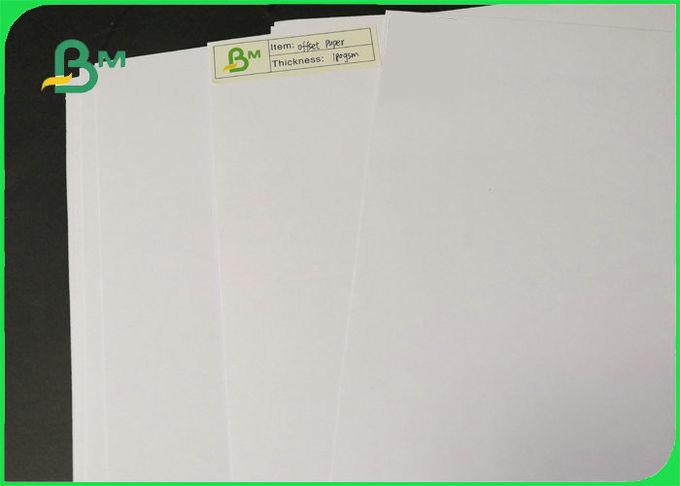 hoja de papel sin recubrimiento blanca 61 * los 86cm de compensación de 55gsm 60gsm Woodfree para los libros
