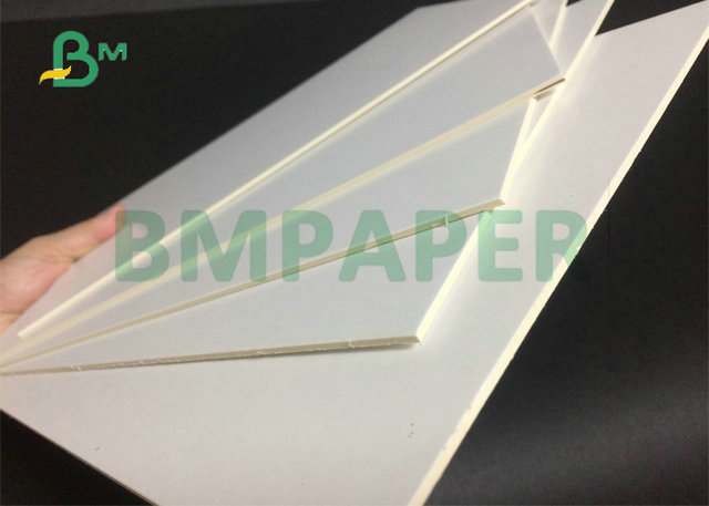 tablero blanco revestido del grueso SBS de 70 del x 100cm 3M M 3.5M M para la fabricación de la carpeta de archivos