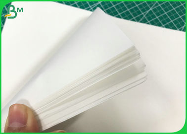 Categoría alimenticia blanca pura de papel del rollo del papel del material de placas 100G 120G Kraft certificada
