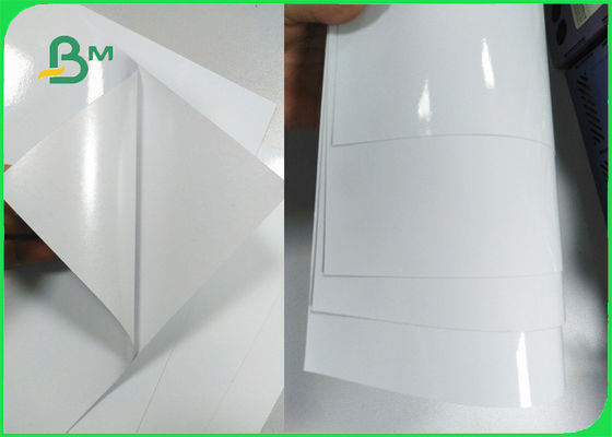 El alto espejo del lustre cubrió 80gsm de papel con el papel inferior blanco de la etiqueta engomada