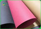 Rollo negro rojo de la tela del papel de Kraft de la prenda impermeable del color para la anchura del bolso el 150cm del almacenamiento
