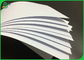 El 98% Whitness 70# 80# rollo de papel compensado blanco de 23 x 35 pulgadas para imprimir los libros