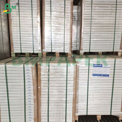 Cartulina de 350 g/m² con núcleo blanco, blanqueada por ambas caras, 70*100 cm