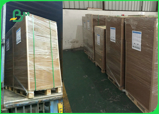 110 - 220gm Hoja de cartón reciclado de Kraft para caja de embalaje 65 * 86cm