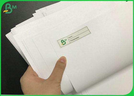 papel de papel compensado blanco sin recubrimiento Rolls enorme del libro de la pulpa de la mezcla de 50gsm 55gsm