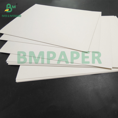 300 gm + 15 g de papel de calidad alimentaria recubierto en PE para recipientes de almuerzo 700 x 1000 mm