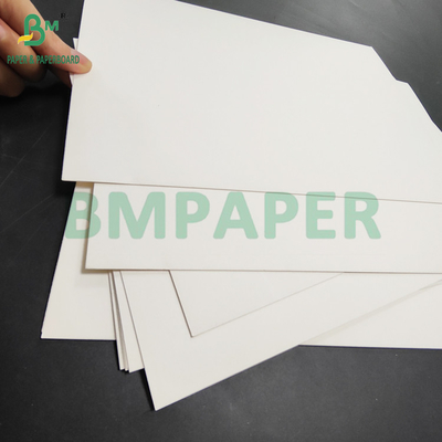 300 gm + 15 g de papel de calidad alimentaria recubierto en PE para recipientes de almuerzo 700 x 1000 mm