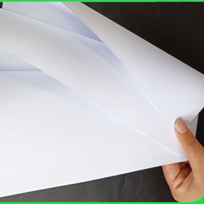 espesor 60 gsm - 120 gsm Blanqueza alta104% Papel offset para libros escolares
