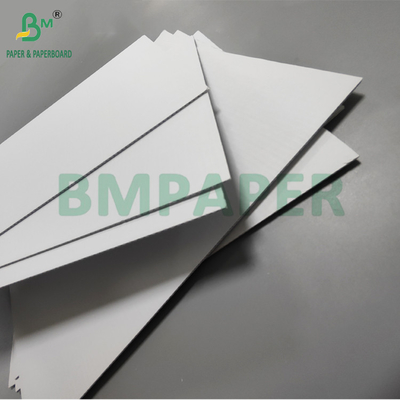 Papel corrugado blanco de 3 capas para revestimientos de cajas de perfumes E F Flauta 70 x 100 cm