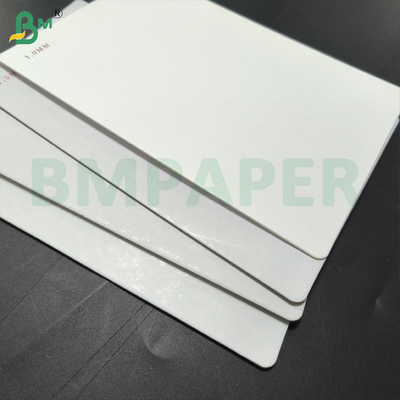 Ultra rigidez 2.0mm Color negro Blanco Color de cartón laminado con espalda gris