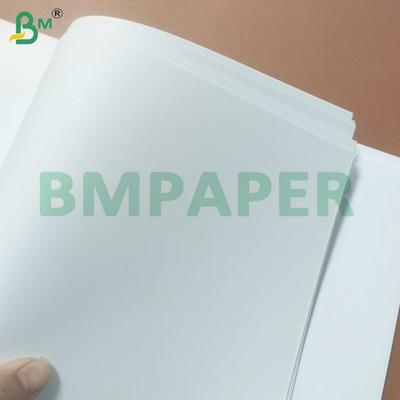 Pulpa de madera de 80 gramos de tamaño A4 Papel de copia 500 hojas por rama para impresión