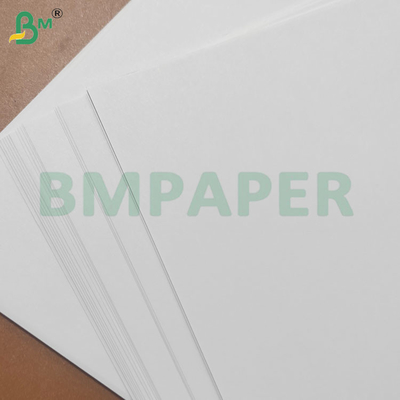 Pulpa de madera de 80 gramos de tamaño A4 Papel de copia 500 hojas por rama para impresión