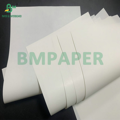 65 gm 70 gm Resistente al agua Resistencia a la humedad Papel brillante de recubrimiento único para etiquetas de botellas de cerveza