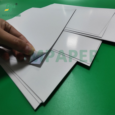 300 gm 320 gm Papel C2S de núcleo azul para tarjetas de juego 71 x 65 cm Alta suavidad