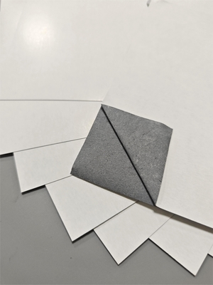 Papel de juego de superficie brillante y núcleo negro de 310 g duradero y ecológico 660x960 mm