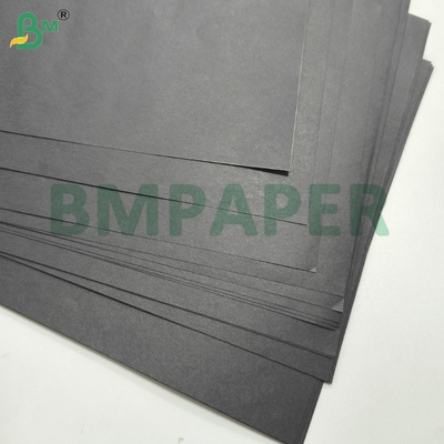 Papel de embalaje Kraft de color negro de 75 gramos Superficie lisa y mate
