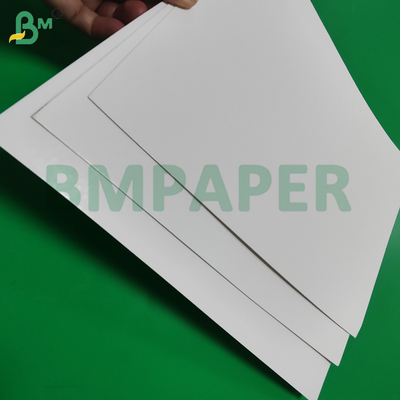 325 gramos de cartón blanco de ampollas para envases electrónicos de alta blancura 22' x 34'