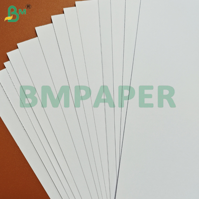 50# 55# Hojas de papel sin madera de imagen clara para impresión de libros