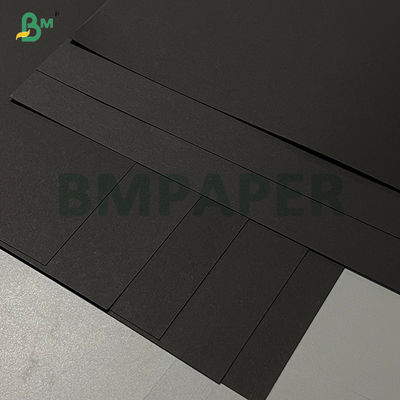 Papel Kraft Negro de 110 g/m² 100% Pulpa Virgen para la Fabricación de Tarjetas