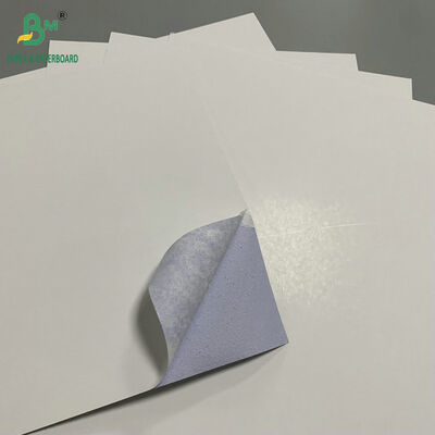 Cartulina de alta calidad, lisa e impermeable, con núcleo azul de 310 g/m² para cartas de póker