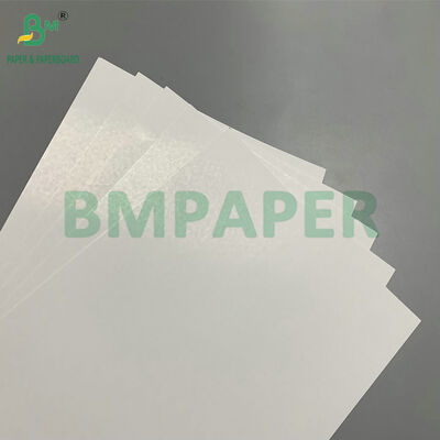 Cartulina de alta calidad, lisa e impermeable, con núcleo azul de 310 g/m² para cartas de póker