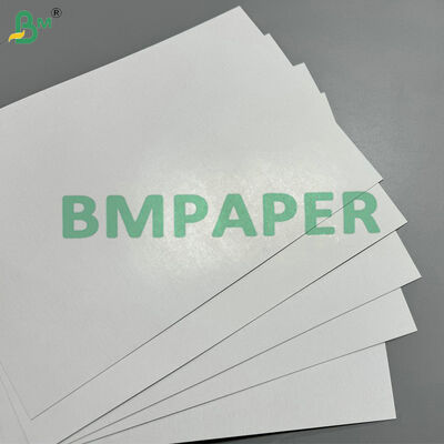 Alta opacidad Superficie lisa rígida de 310 gramos núcleo negro de tarjeta de juego Papel en bruto para cartas de póquer