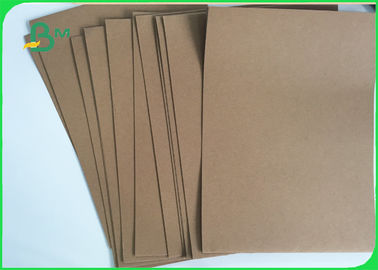 Enrollamiento de cartón de recubrimiento Kraft sin blanquear de 126 gramos a 440 gramos de color marrón