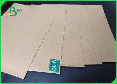 Enrollamiento de cartón de recubrimiento Kraft sin blanquear de 126 gramos a 440 gramos de color marrón