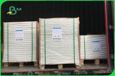 Grado UWF Papel sin revestimiento de madera de 80 a 120 gramos OBA libre en carretes