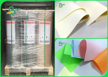 60 70 80gm Papel sin madera / papel offset crema u otro de otro color en rollo