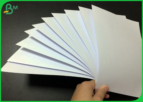 Papel sin revestimiento de madera 140 g 160 g 180 g para la fabricación de cubiertas de libros A0 A1