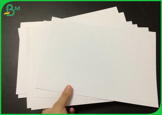 Papel sin revestimiento de madera 140 g 160 g 180 g para la fabricación de cubiertas de libros A0 A1