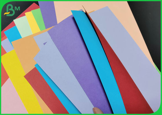 70gsm a las hojas en blanco 70 * el 100cm del tablero de la representación gráfica de los colores variados 250gsm